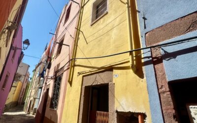 BOSA CASA A TORRE INDIPENDENTE 4 LIVELLI 100MQ FRONTE CASTELLO