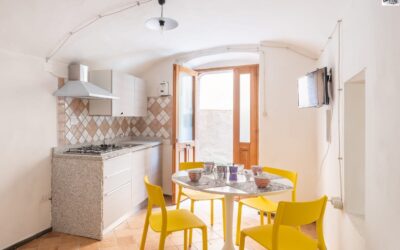 IIVESTIMENTO A BOSA: CASA RISTRUTTURATA SU 3 LIVELLI PRONTA PER B&B