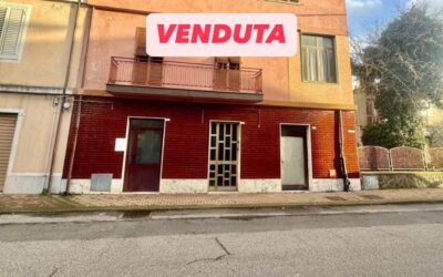 MACOMER DUE CASE IN UNA GIARDINO ESCLUSIVO E CONFORT MODERNI